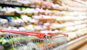 Prezzi latte, formaggi e carne in Italia in aumento: perché i costi continuano a salire 