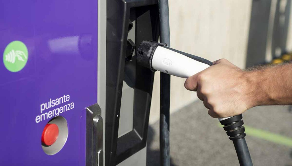 Colonnine elettriche, arriva la piattaforma unica nazionale per individuarle: come funzionerà