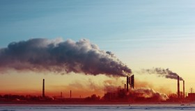 Nuovo record per le emissioni di CO2, nel 2023 sono state emesse 37,4 miliardi di tonnellate