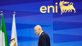 Eni, il dividendo porta un miliardo allo Stato: il piano strategico 2027 tra privatizzazione e investimenti