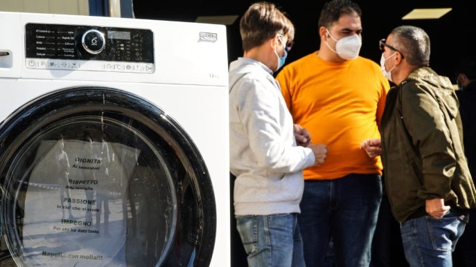 Whirlpool cede 5 stabilimenti italiani: cosa succederà ai circa 5mila lavoratori