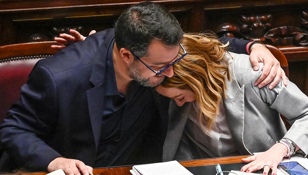 Meloni e Schlein in calo nei sondaggi politici, crescono Salvini e Tajani