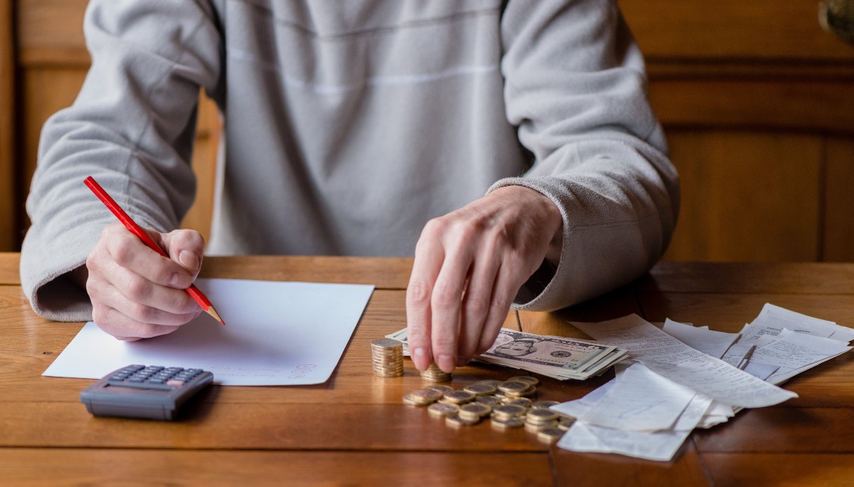 Pensioni aprile 2024, aumenti e arretrati in pagamento ma non per tutti