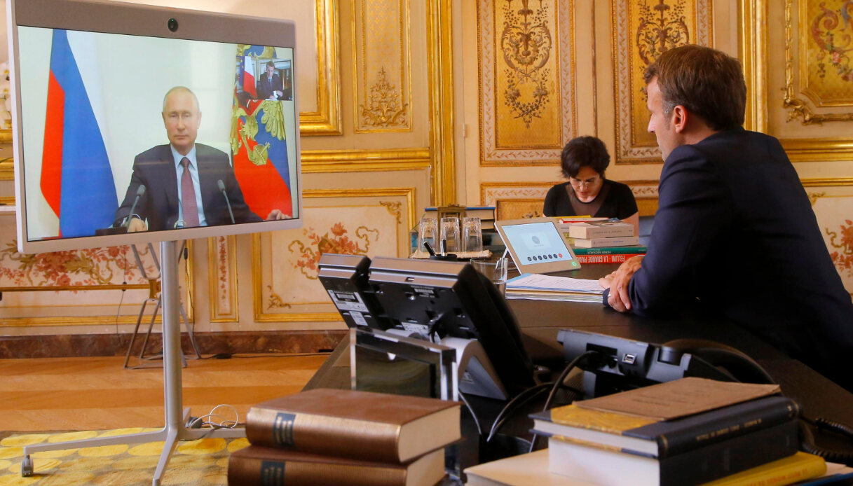 Russia, dopo la vittoria Putin apre al negoziato con l’Ucraina e vuole Macron come mediatore