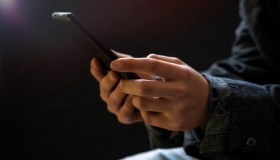 Le app che permettono agli smartphone di ascoltarci: quali dati sono usati per le pubblicità