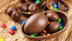 Le uova di Pasqua potrebbero costare tanto per colpa del cambiamento climatico