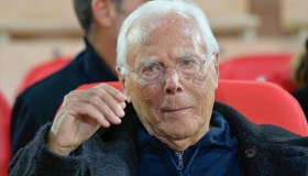 Armani, fusione o quotazione in Borsa: il futuro della casa di moda
