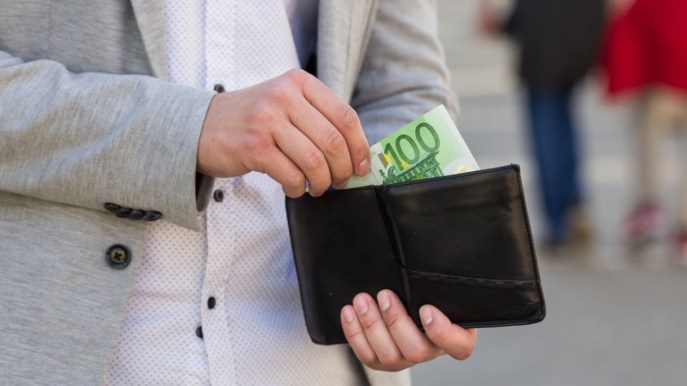 Bonus befana 2025, 100 euro in più in busta paga: i requisiti e come ottenerlo