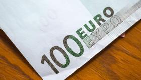 Bonus di Natale da 100 euro per le famiglie monoreddito, l’ipotesi del governo