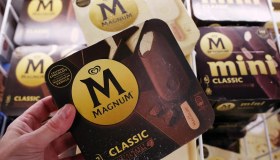 Gelati Magnum ritirati per presenza di schegge di metallo e plastica, i lotti non sicuri