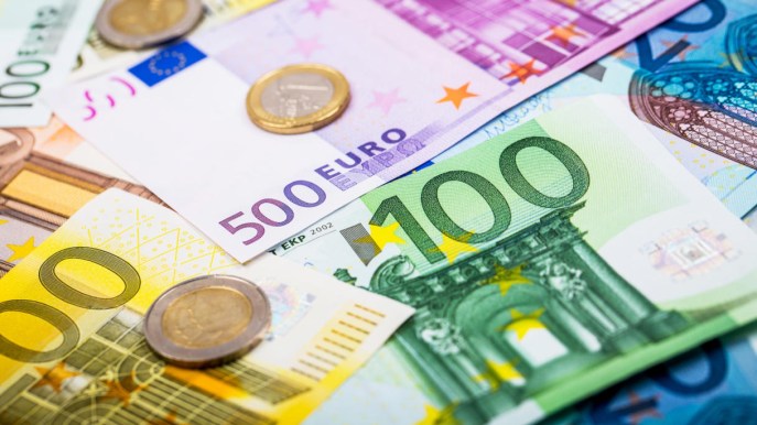 Mercato dei mutui in Italia tagliato a metà: le grandi banche frenano, le medie resistono