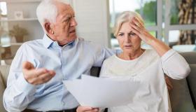 Pagamento pensioni all’estero, da luglio stop agli assegni: solo bonifici o contanti