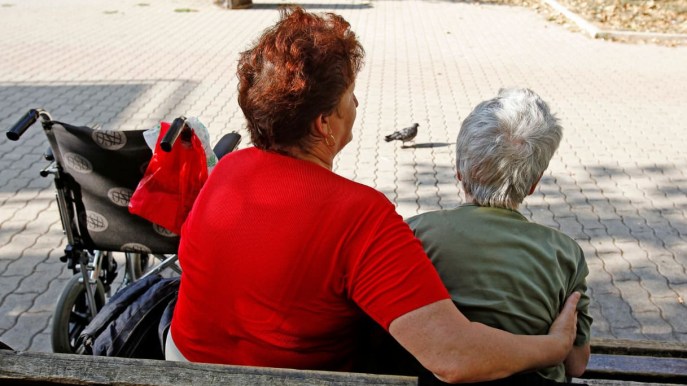 Bonus colf e badanti 2024, partono le richieste: importi, requisiti e come fare domanda