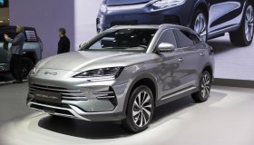 Un’auto elettrica su 4 in Europa sarà cinese entro fine anno: lo studio