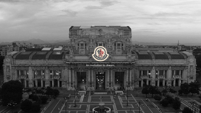 Moncler trasforma la Stazione di Milano Centrale in “An Invitation To Dream”