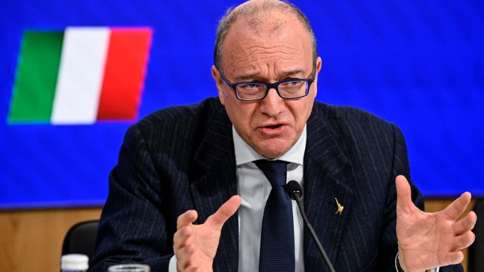 Scuole aperte anche d’estate, il piano da 400 milioni del ministro Valditara