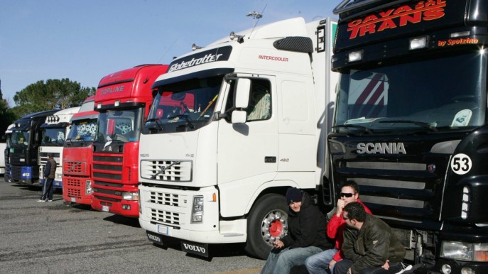 Autotrasporti, in Italia chiuse 21mila aziende in 10 anni: mancano 400mila autisti