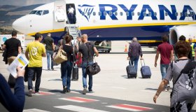 Ryanair e EasyJet multate, bagaglio a mano a pagamento: tutte le compagnie lowcost colpite