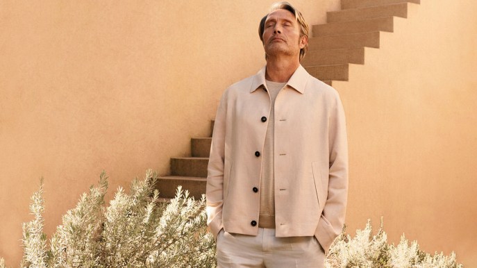 Mads Mikkelsen è il nuovo Global Ambassador di Zegna, volto della campagna Summer