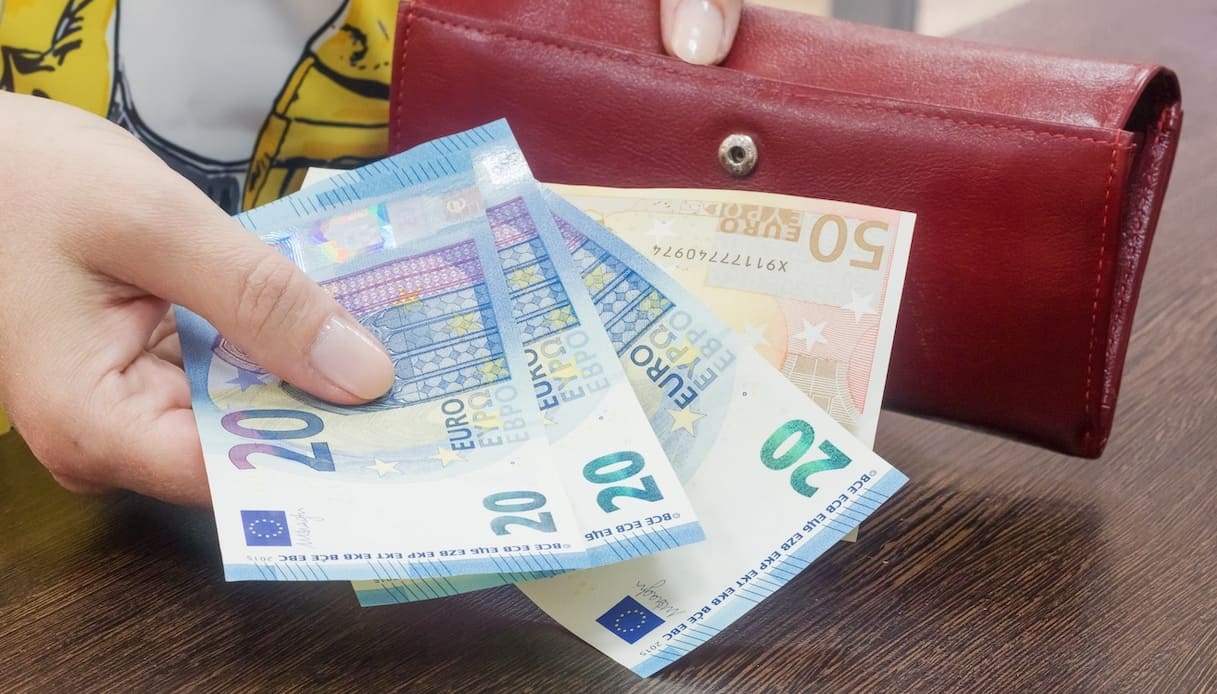 Denaro contante, le regole per trasferirlo oltre frontiera. Quando deve essere dichiarato