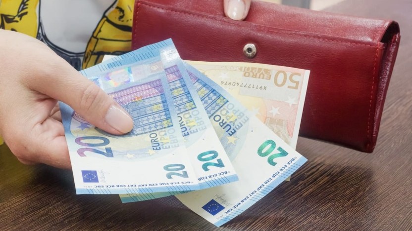 Denaro contante, le regole per trasferirlo oltre frontiera. Quando deve essere dichiarato