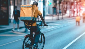 Food delivery in crisi? Le big crollano in Borsa dopo la pandemia, in fumo 20 miliardi