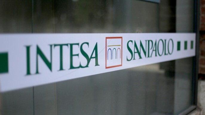 Non solo Unicredit, anche Intesa Sanpaolo riduce l’orario di lavoro: il venerdì si uscirà mezz’ora prima