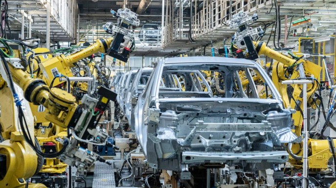 Auto, al via la joint venture tra Renault e Geely per la creazione di motori ibridi