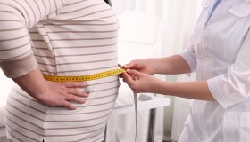 Obesità, quando servono i farmaci e cosa può fare la chirurgia