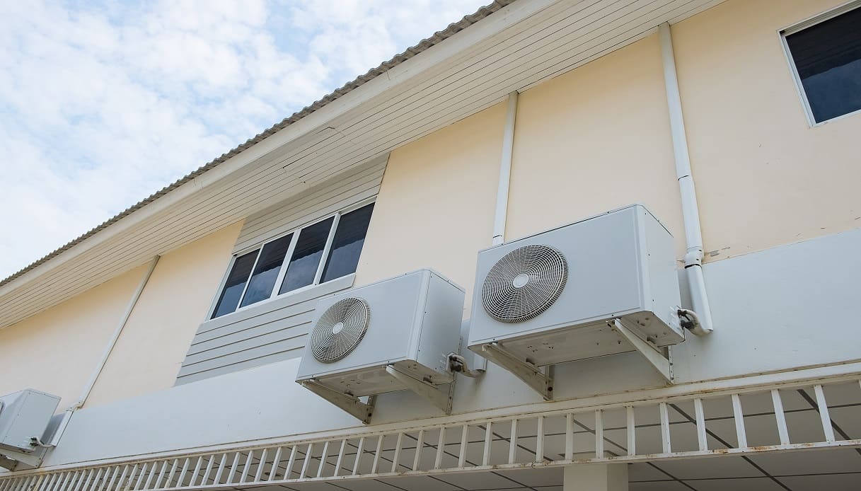 Condizionatori in condominio: si deve chiedere l’autorizzazione?