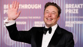 Elon Musk annuncia l’ok degli azionisti Tesla sulla sua maxi retribuzione da 56 miliardi