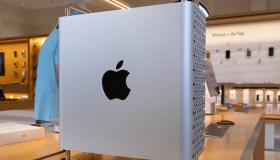 L’Ue rallenta Apple, rinviato il lancio dell’intelligenza artificiale