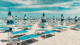 Vacanze truffa, i pericoli dell’intelligenza artificiale: come difendersi