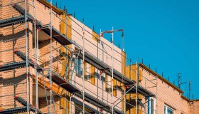 Case Green, adeguarsi alla Direttiva Ue costerebbe all’Italia 180 miliardi di euro