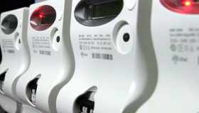 Bolletta luce, aumento del 12% a luglio per i clienti vulnerabili: l’aggiornamento Arera