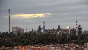 Riconversione Ex Ilva, previsti 700 milioni di finanziamenti per gli acquirenti: in autunno la ripresa della produzione