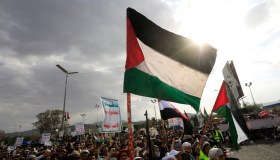 Houthi affondano una nave commerciale: torna la paura nel Mar Rosso