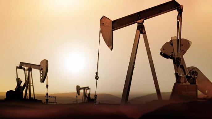 Petrolio vola su tensioni Russia-Ucraina: le prospettive