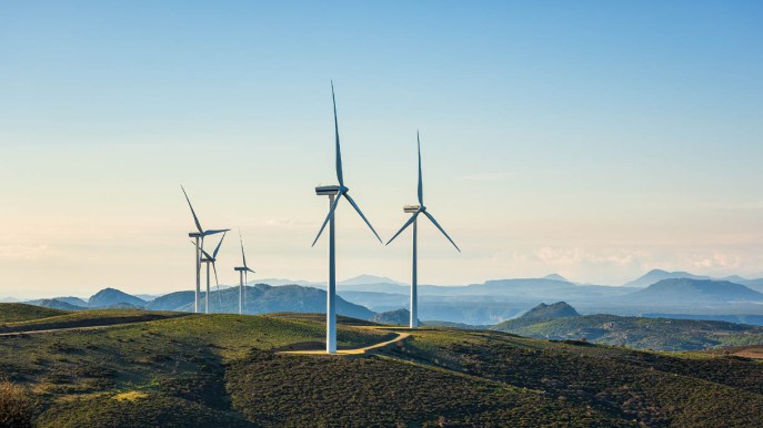 Rinnovabili in Italia, nel 2023 80 miliardi di investimenti nel settore e calo delle bollette