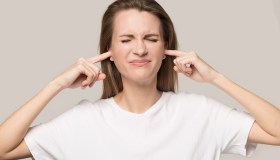 Udito, ipoacusia e sordità: chi rischia di più l’inquinamento acustico e perché