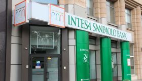 Intesa Sanpaolo, problemi con il login dell’app: il messaggio di errore