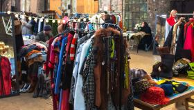 Abiti usati, da dove arrivano e come funziona la moda circolare