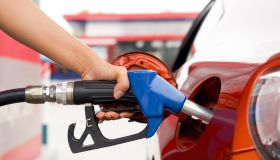 Prezzi benzina stabili prima del week end: dove costa meno