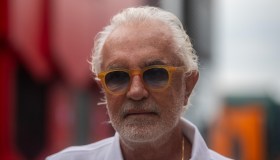 Briatore contro i balneari in Puglia per i prezzi negli stabilimenti: “Sembra Montecarlo”