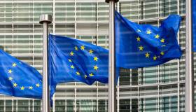 Europa sempre più fragile tra lieve calo inflazione e declino produzione: i dati Eurostat
