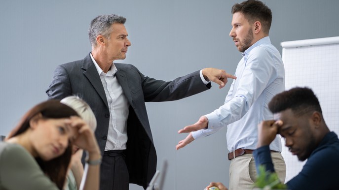 Liti e risse in ufficio, si rischia il posto? Ecco cosa sapere per evitare sanzioni disciplinari