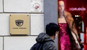 Chiara Ferragni chiude il negozio di via Capelli a Milano, costa sta succedendo