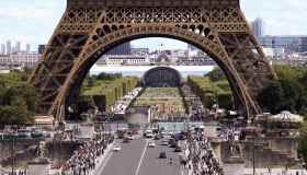 La Francia verso la crisi finanziaria, l’incertezza politica mina la fiducia degli investitori