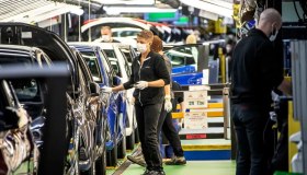 Il crollo del settore auto trascina la produzione industriale italiana, calo del 3,3% su base annua