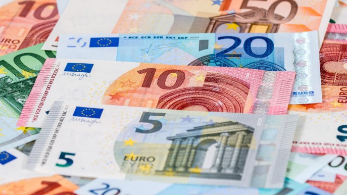 Salario minimo a Napoli nei contratti pubblici, delibera vincola i fornitori del Comune